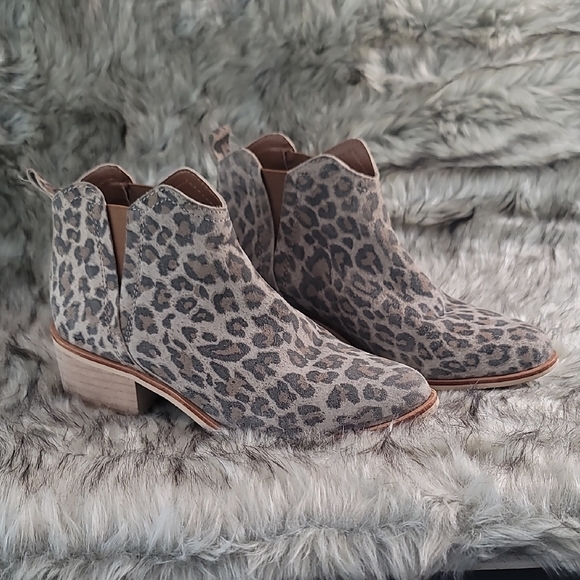 Crevo Shoes - Crevo “Canna” Cheetah Print Booties
